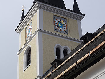 Fassade Kalkanstrich, Turm Kirche Henndorf